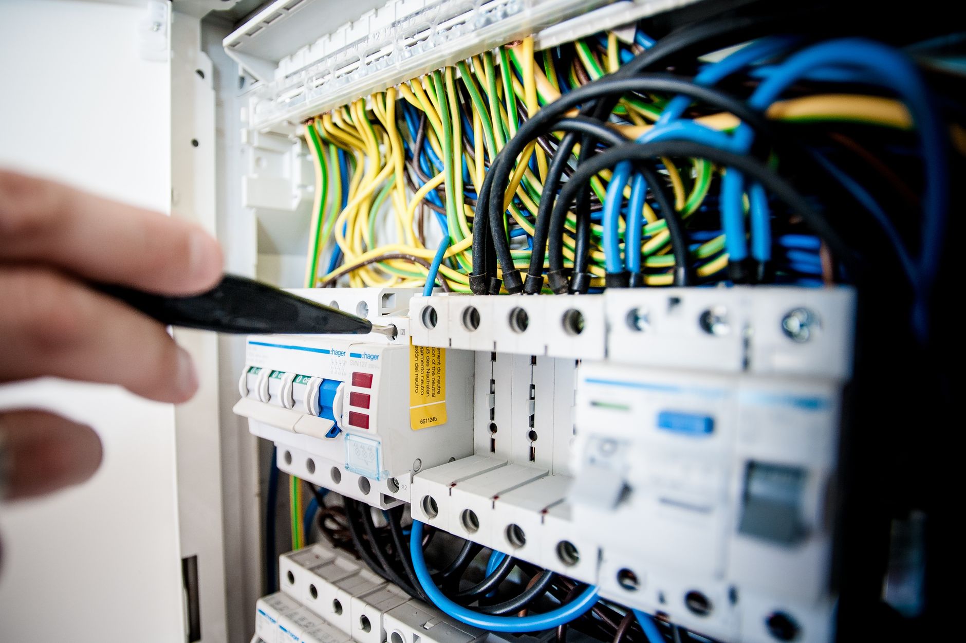 Remplacement tableau électrique équipe à Créteil